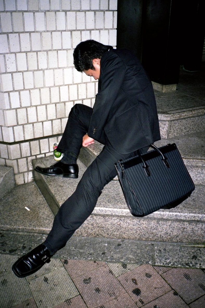 # 別人笑我酒醉行為太瘋癲，我笑他人時尚品味看不穿：拍下日本街頭最時髦「醉人」的 Pawel Jaszczuk 3