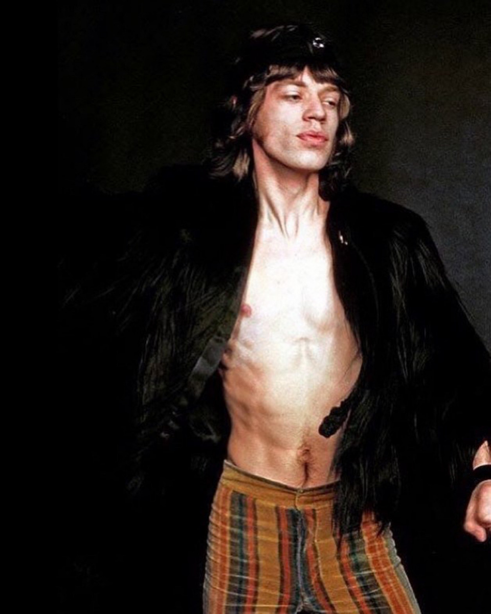 # 被魔力紅寫進歌裡，更是 Harry Styles 的時尚啟蒙：點一首 Moves Like Jagger 你知道要介紹誰了嗎？ 18