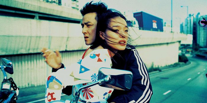 # 這不是王家衛的電影劇照，是他御用攝影師夏永康的「錯誤美學」：20 年前的舒淇和吳彥祖都成了最絢爛的藝術品