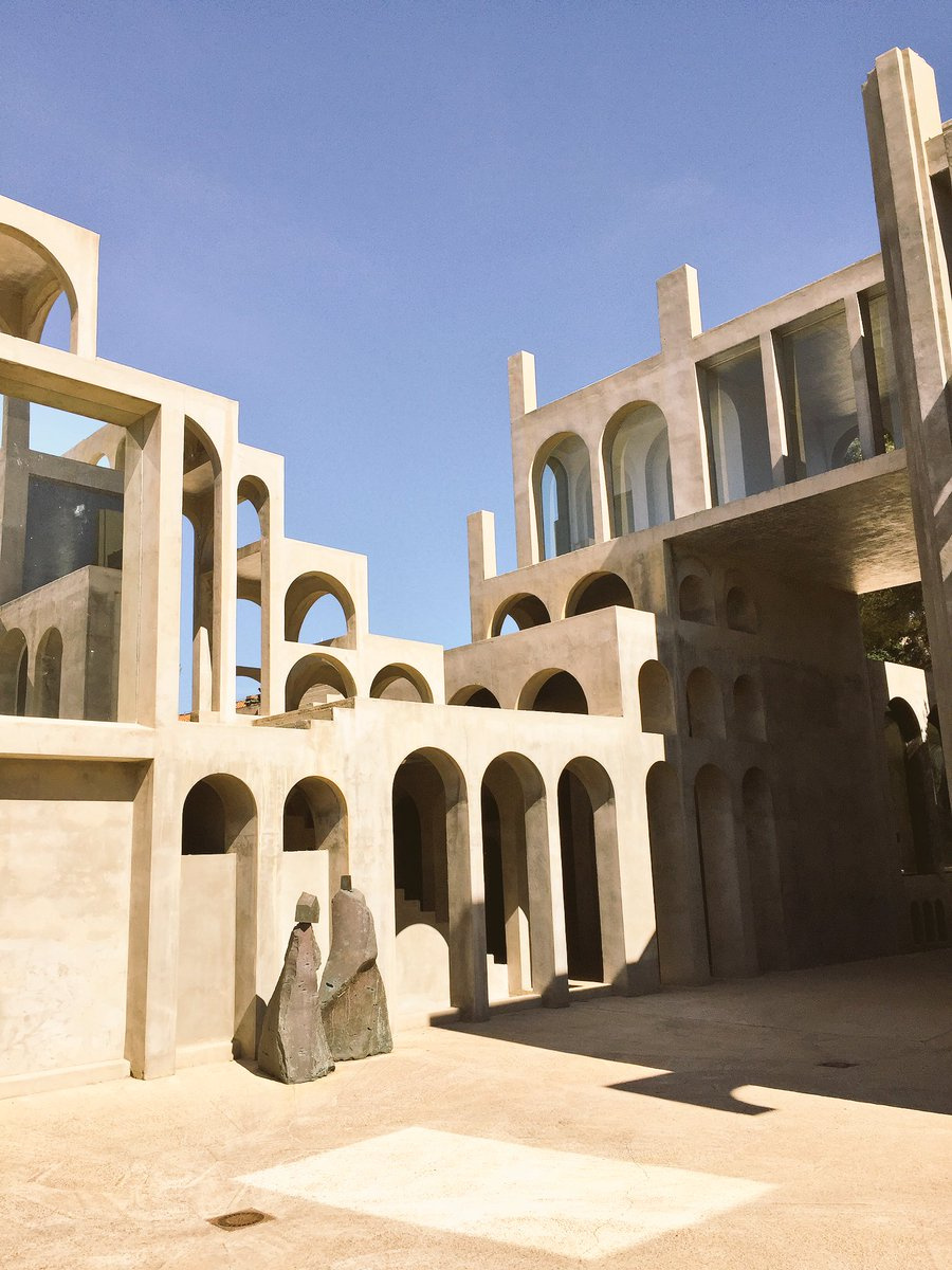 # 住在迷宮裡是什麼感覺，這個男人用了半個世紀找答案：西班牙最偉大的建築藝術不只高第，還有 Xavier Corberó 的神秘住宅！ 10