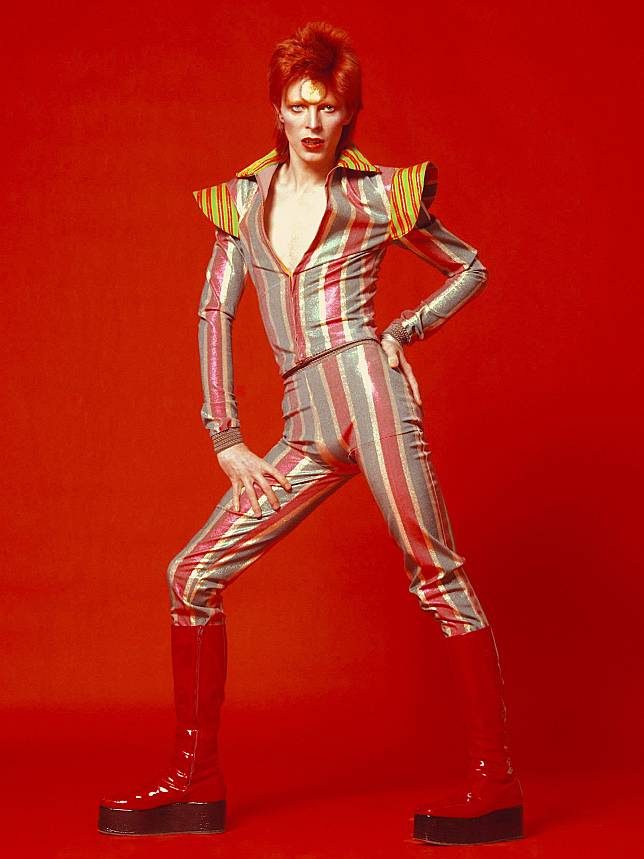 # 如果 76 年前沒有 David Bowie，音樂和時尚肯定很無趣：「想要滿足他人期待的想法，對藝術家來說很危險」 3