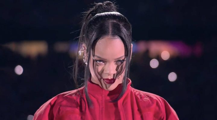 # 除了 Rihanna 還有哪位歌手可以七年不出專輯，一站上舞台依舊全球轟動：十年前破產，十年後身價 488 億的最富有女歌手！