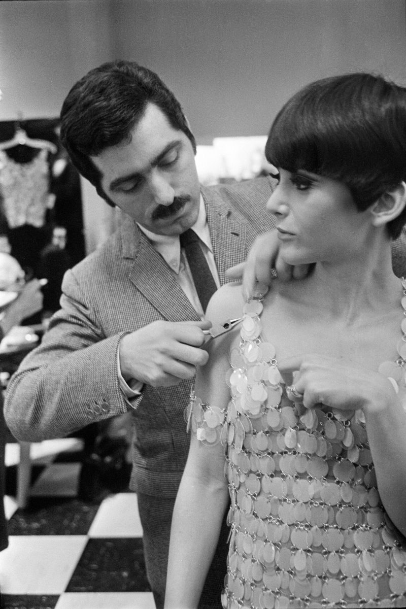 # 他設計了十二件不能穿的裙子，從此改變了時裝界的規則：傳奇前衛設計師 Paco Rabanne 享壽 88 歲！ 2