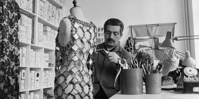 # 他設計了十二件不能穿的裙子，從此改變了時裝界的規則：傳奇前衛設計師 Paco Rabanne 享壽 88 歲！