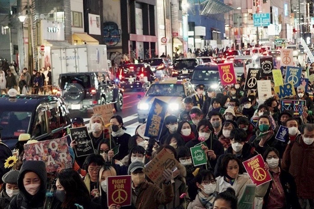 # 在你去日本旅遊的同時，這些人在東京街上替未來抗爭：WE WANT OUR FUTURE 的「反戰行進」到底是什麼？ 1