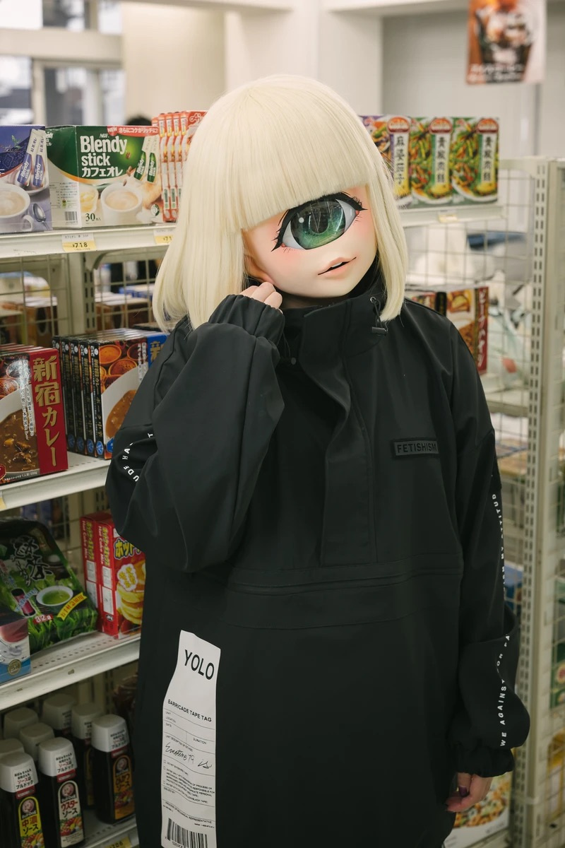 # 這些「獨眼少女」逛超市不是 AI！他們是真實存在的一群人：越來越多人戴上 Ozawa Dango 的面具？ 7