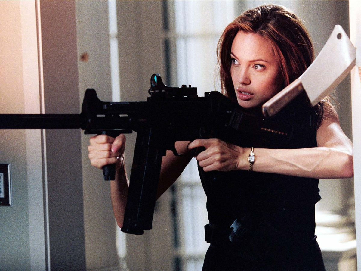 # 曾經雇用殺手謀殺自己的她，如今卻是許多人最美的英雄：「5月35日」生日的 Angelina Jolie 的叛逆與優雅！ 1