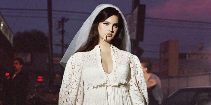 # 讓女權倒退幾百年的女歌手？不玩社群也不穿精品的巨星：「當代最偉大的作詞音樂人」Lana Del Rey 的如詩如歌