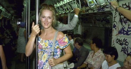 # 那些地鐵上拍到的明星們，以後通勤不要再滑手機了：有的巨星愛搭地鐵，有些則寧可吃「Subway」