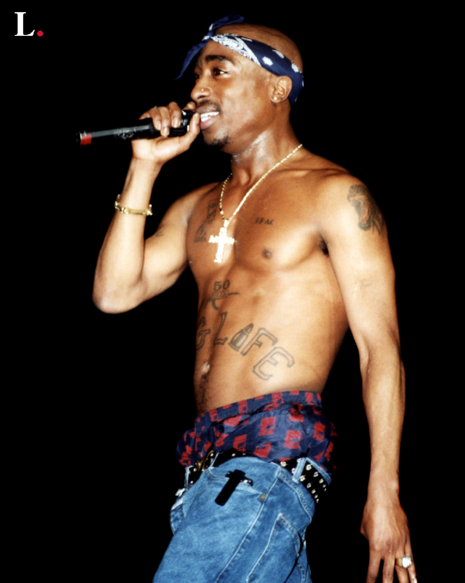 # 現在的嘻哈歌手都學他穿？出道五年就意外離世的傳奇：如果不是 Tupac，嘻哈和時尚的結合可能還要 20 年 37