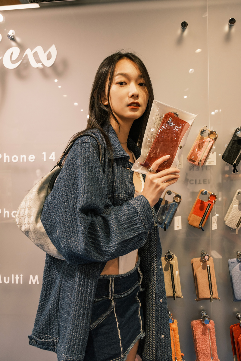 # 不管有沒有要換 iPhone 15，這個「包殼一體」的日本品牌都值得關注：新木優子和長谷川京子都愛用的 ajew 來台灣了！ 150