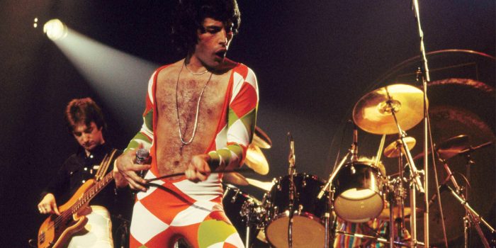 # 早在 Harry Styles 之前，他就是最會穿緊身衣的男人：看 Freddie Mercury 的演唱會，就是看一場時裝秀！