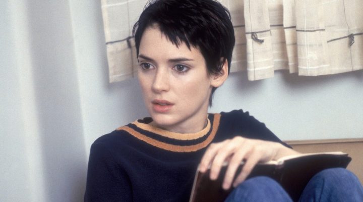 # 不只是《怪奇物語》媽媽，更是 90 年代所有人的女神：當年 Winona Ryder 的穿搭，至今都不過時！