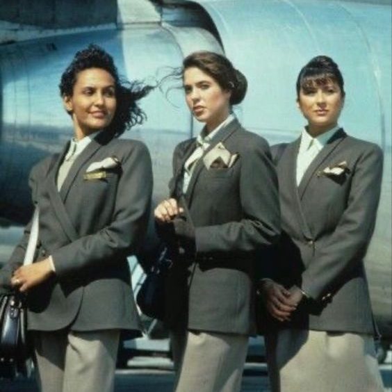 # 上班都穿巴黎世家和 Dior？盤點世界最美的空服員制服：傳奇設計大師操刀的制服，哪一個航空讓你印象深刻？ 32