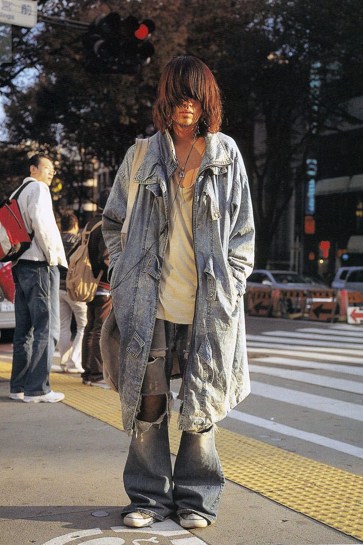 # 翻開日本傳奇街拍雜誌《TUNE》，才發現愛打扮的人都是窮人：怎麼現在走 Y2K 的年輕人，穿搭看起來跟以往差那麼多？ 1