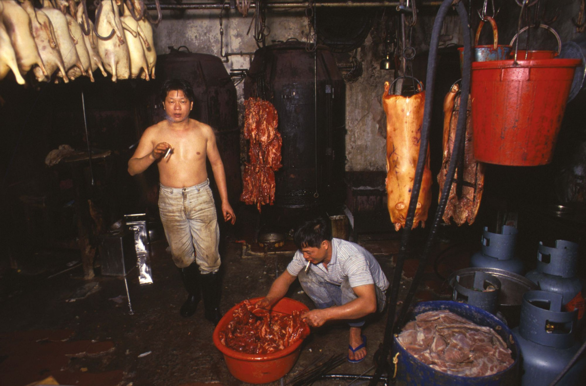 # 他拍下香港轟動一時的人間魔窟，也記錄了 80 年代的紙醉金迷 ：看完 Greg Girard 40 年前拍攝的照片，刷新你對香港的舊有印象 3