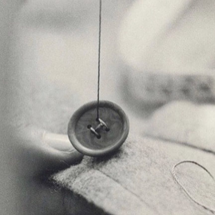 # 這件佈滿鈕扣的 Yohji Yamamoto 襯衫，是我每天出門都遲到的原因：山本耀司對於「鈕扣」的看法，其實反映著他在設計上的深度 12