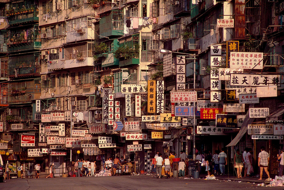 # 他拍下香港轟動一時的人間魔窟，也記錄了 80 年代的紙醉金迷 ：看完 Greg Girard 40 年前拍攝的照片，刷新你對香港的舊有印象 10