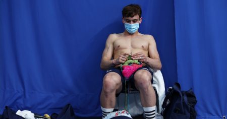 # 從戴耳機聽歌的 14 歲少年，成為在奧運織毛線的跳水冠軍：所以 Tom Daley 為什麼不好好看比賽？