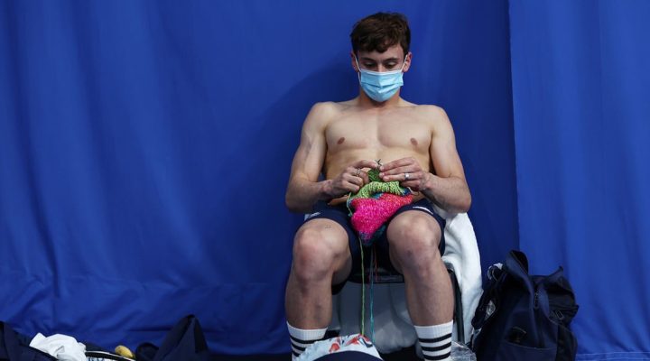 # 從戴耳機聽歌的 14 歲少年，成為在奧運織毛線的跳水冠軍：所以 Tom Daley 為什麼不好好看比賽？