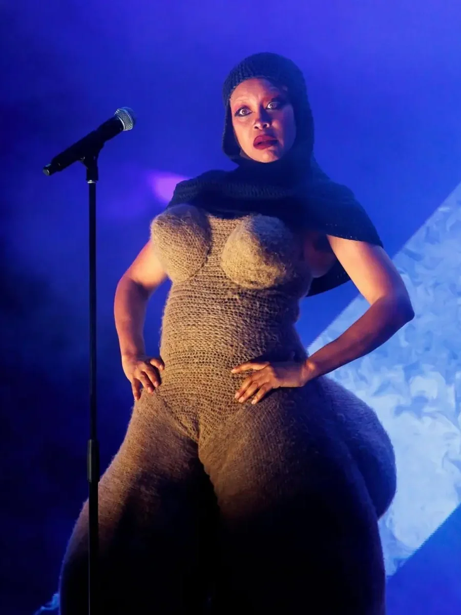 # 彷彿全身佈滿腫瘤的線條美?中央聖馬丁畢業秀冠軍出爐:連 Erykah Badu 都愛今年僅 22 歲的 Myah Hasbany 13 # 彷彿全身佈滿腫瘤的線條美?中央聖馬丁畢業秀冠軍出爐:連 Erykah Badu 都愛今年僅 22 歲的 Myah Hasbany 13