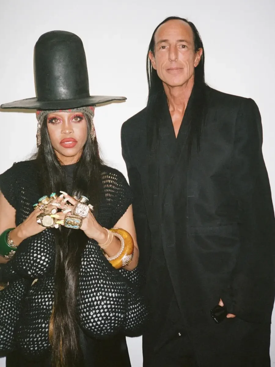 # 彷彿全身佈滿腫瘤的線條美?中央聖馬丁畢業秀冠軍出爐:連 Erykah Badu 都愛今年僅 22 歲的 Myah Hasbany 17 # 彷彿全身佈滿腫瘤的線條美?中央聖馬丁畢業秀冠軍出爐:連 Erykah Badu 都愛今年僅 22 歲的 Myah Hasbany 17