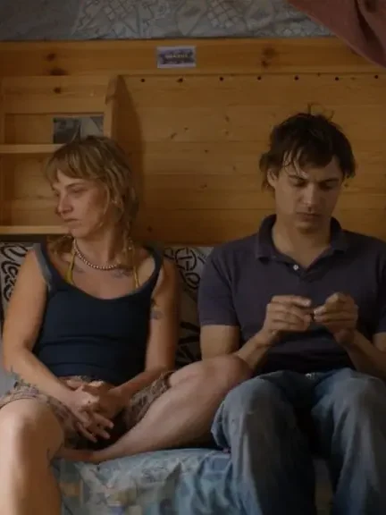 # 29歲的帥哥演員跑去拍電影，把「廢才」人生拍的打動人心 ： Harris Dickinson《廢才之道》，有些掙扎只有「廢」才知道 42