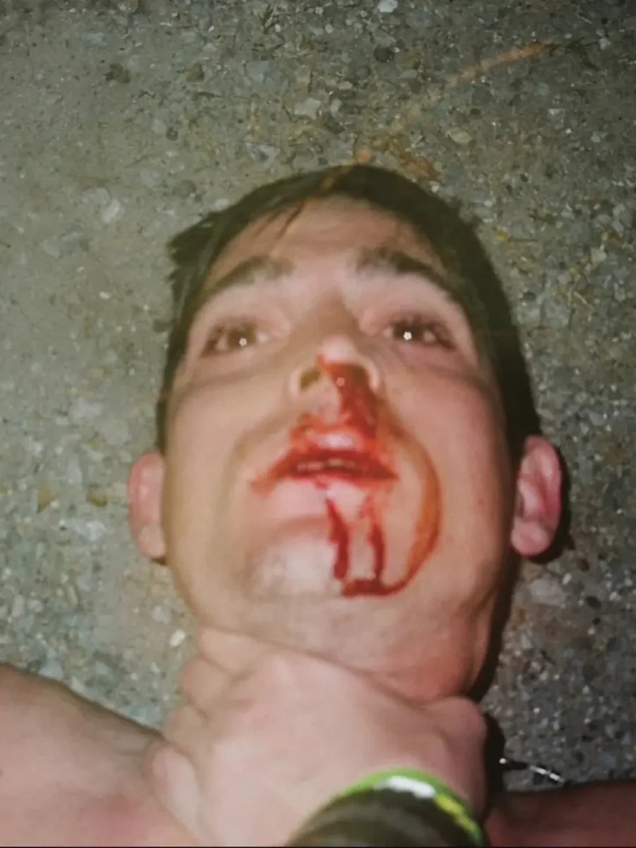 # 一本「有毒關係」的寫真《PTSD》（創傷後壓力症候群）： Julia Fox 早年深入地下次文化的一面 12