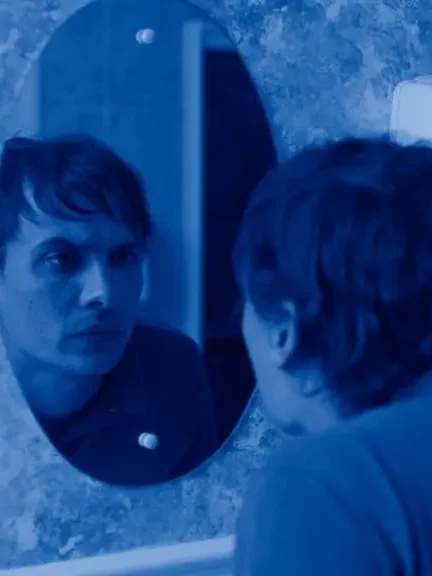 # 29歲的帥哥演員跑去拍電影，把「廢才」人生拍的打動人心 ： Harris Dickinson《廢才之道》，有些掙扎只有「廢」才知道 43