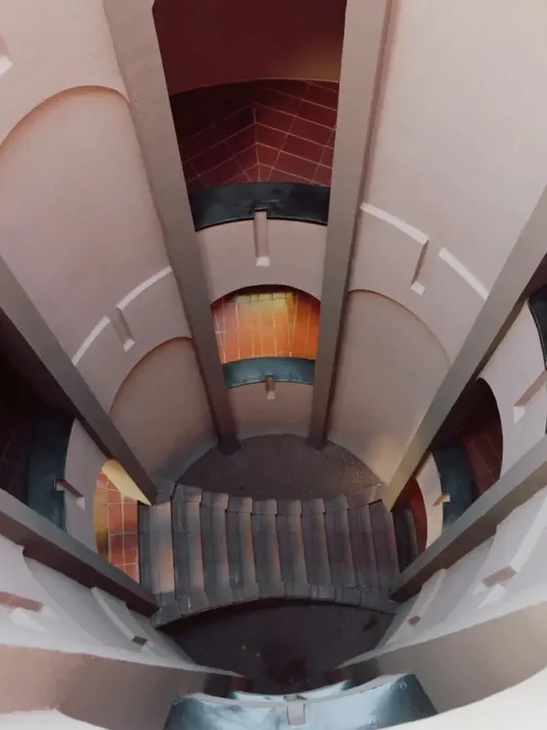 # 《他把廢棄工廠改成私人住家，打造了世界上最美的地方！》 ： 西班牙建築師 Ricardo Bofill 的 La Fàbrica 是生命的奇蹟？ 14