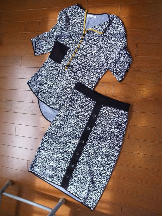 # 生產過度的時代,希望人們更懂得愛惜衣服:專訪 AKANE UTSUNOMIYA 設計師 蓮井茜 9 一樣是2020度假系列的針織套裝,我採用義大利線材製成的緹花針織,是非常透氣的材質,在長時間的季節中都能夠著用。